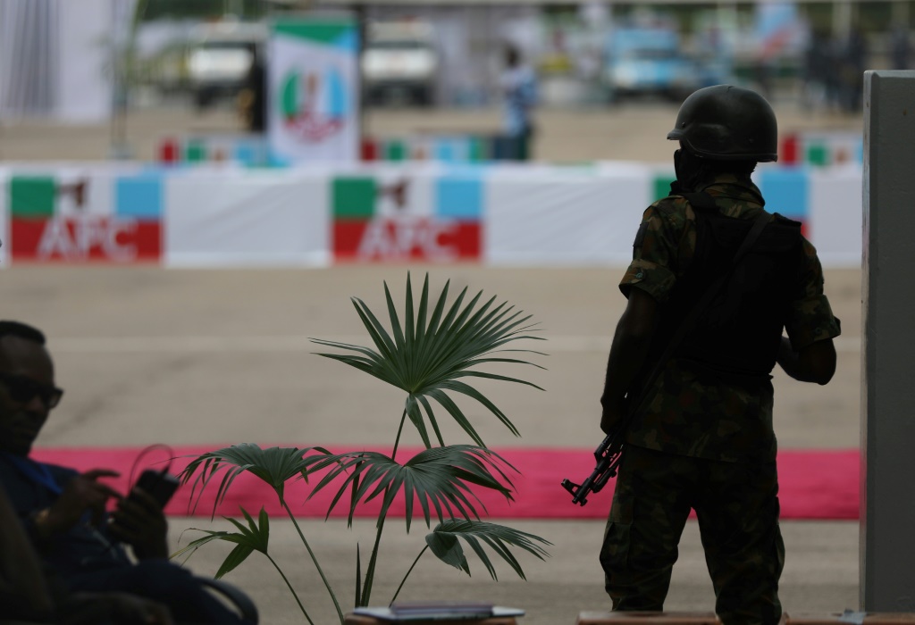    تواجه قوات الأمن النيجيرية تحديات متعددة ، من الجهاديين والانفصاليين إلى العصابات الإجرامية المدججة بالسلاح (ا ف ب)