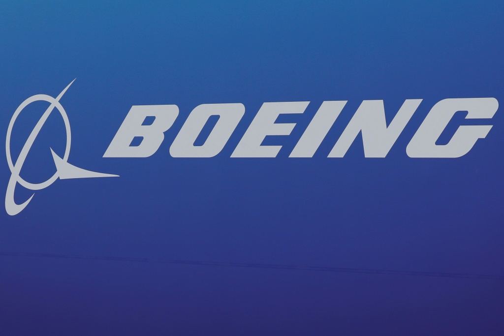     أعلنت شركة بوينغ عن خسارة ربع سنوية لكنها رفعت معدلات الإنتاج في نماذج الطائرات التجارية الرئيسية (أ ف ب)   