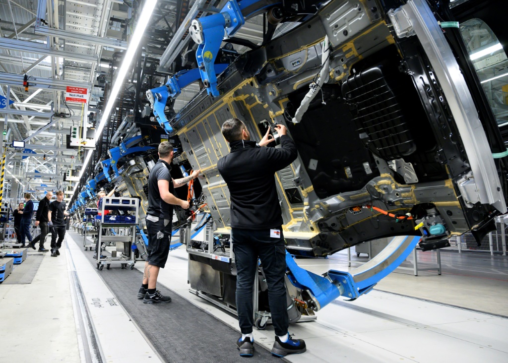 قفزت الطلبيات الصناعية الجديدة في ألمانيا بنسبة سبعة بالمائة في يونيو ، مما قدم شعاعًا نادرًا من الضوء للاقتصاد (أ ف ب)   