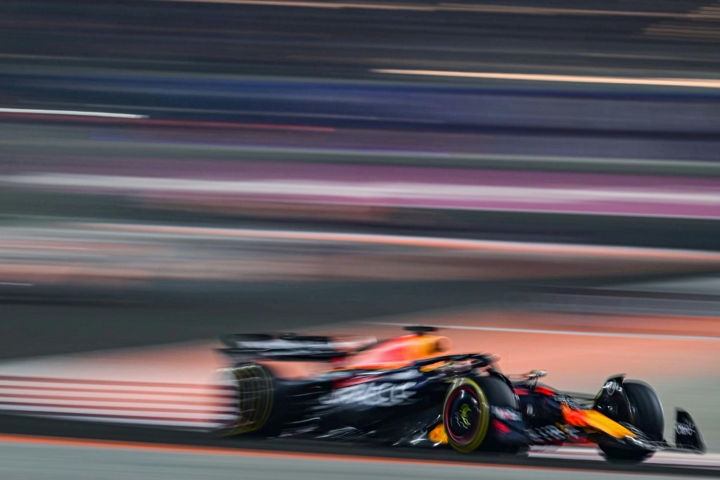 سائق ريد بول الهولندي ماكس فيرستابن خلال جائزة قطر الكبرى لسباقات الفورمولا واحد. لوسيل في 8 تشرين الأول/أكتوبر 2023 (ا ف ب)