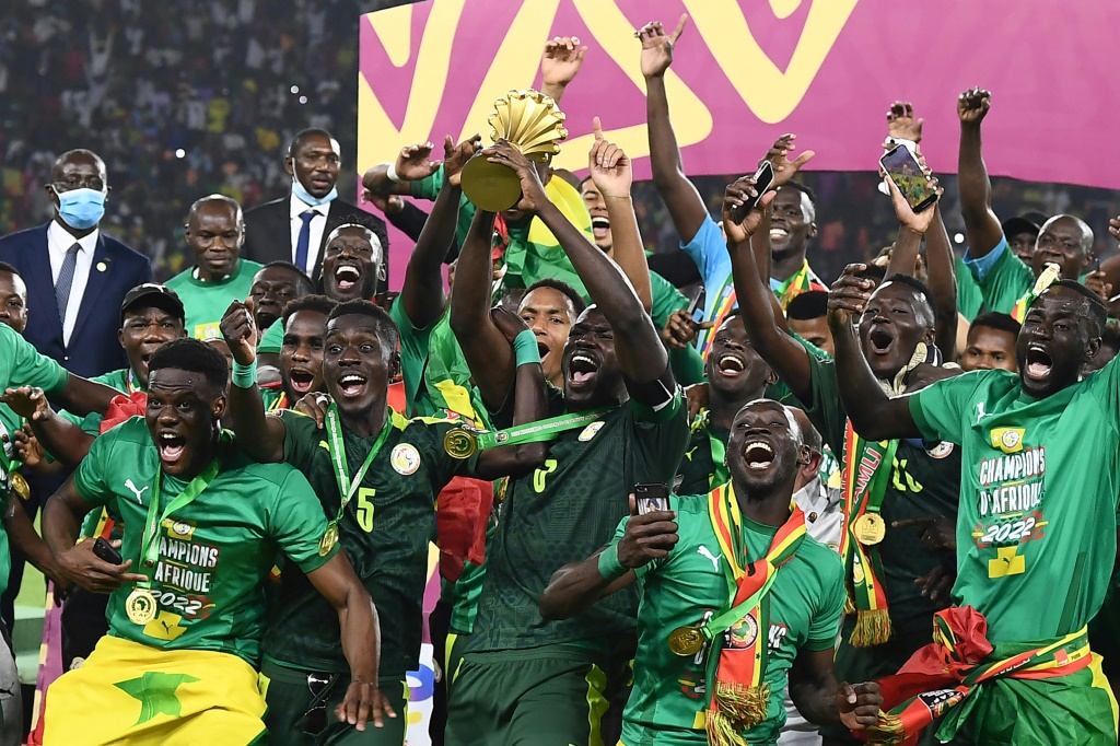أحرزت السنغال لقب النسخة الأخيرة من كأس أمم إفريقيا مطلع العام 2022 (ا ف ب)