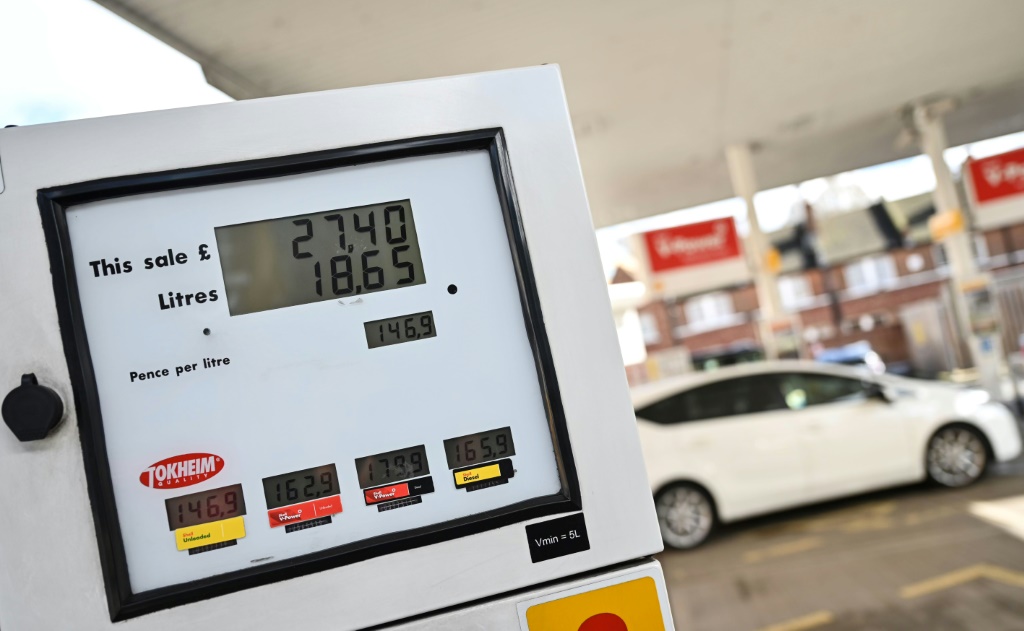 لا يزال التضخم مرتفعا في المملكة المتحدة مع ارتفاع أسعار وقود السيارات في سبتمبر (أ ف ب)   
