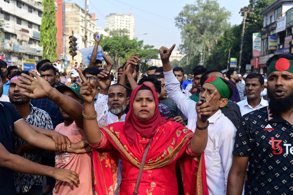 تظاهرة لنشطاء الحزب القومي البنغلادشي في دكا في 28 تشرين الأول/أكتوبر للمطالبة باستقالة الحكومة (ا ف ب)