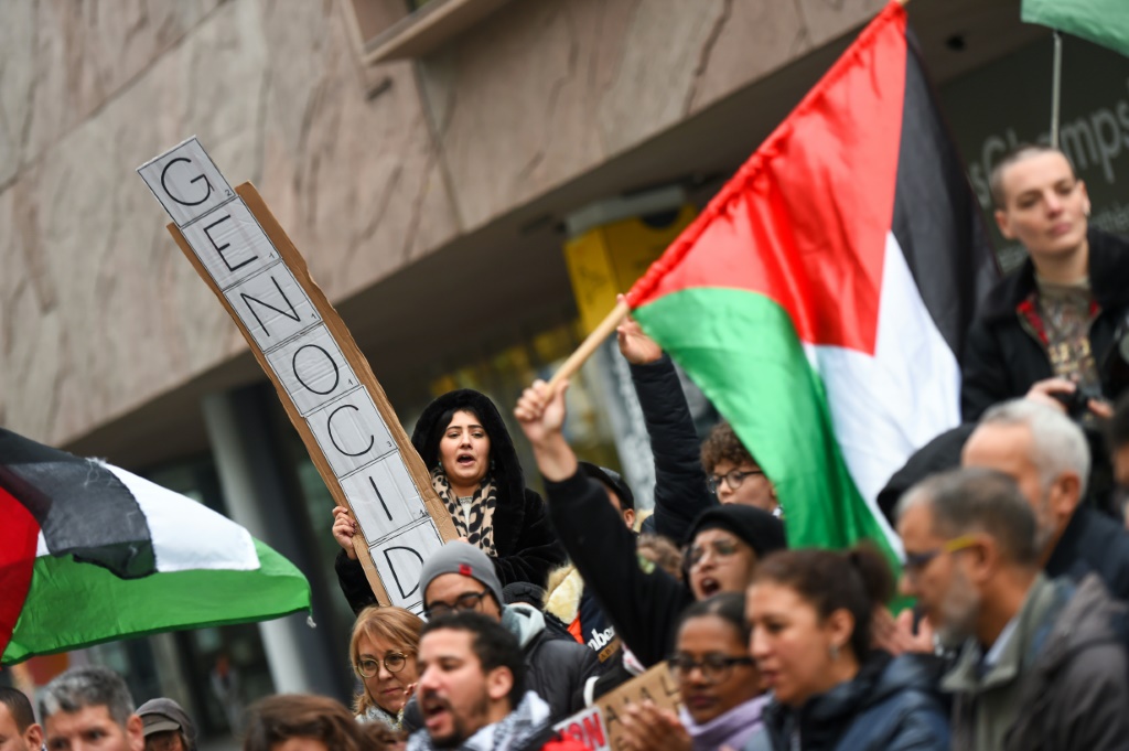 جانب من تظاهرة للمطالبة بوقف فوري لإطلاق النار في غزة في 11 تشرين الثاني/نوفمبر 2023 في رين شمال غرب فرنسا (ا ف ب)
