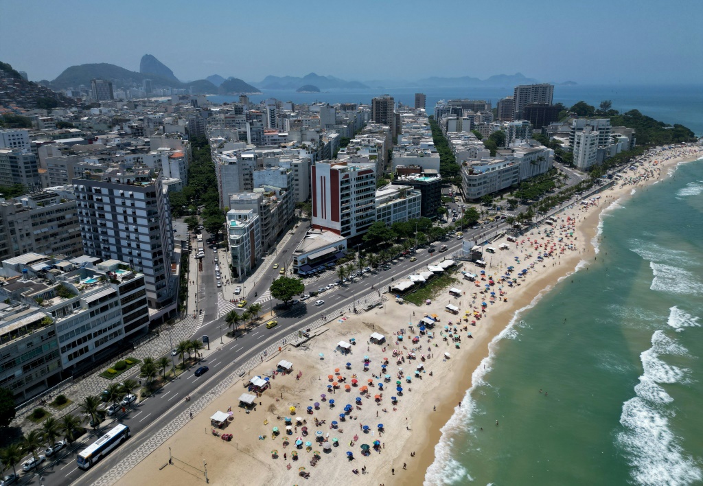 صورة جوية لشاطئ إيباناما في ريو دي جانيرو (البرازيل) في 10 تشرين الثاني/نوفمبر 2023 (ا ف ب)