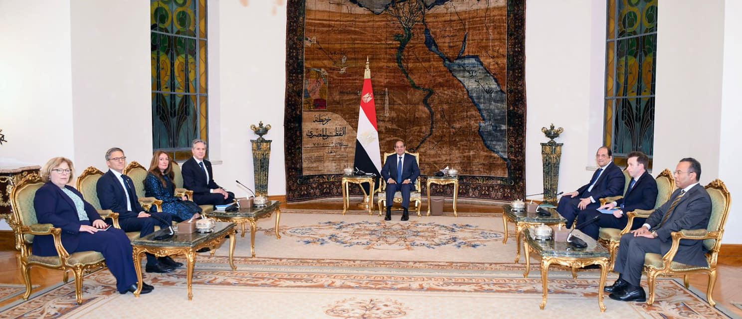  الرئيس المصري عبدالفتاح السيسي ووزير الخارجية الأمريكي أنتوني بلينكن خلال اجتماع بالقاهرة (الرئاسة المصرية)