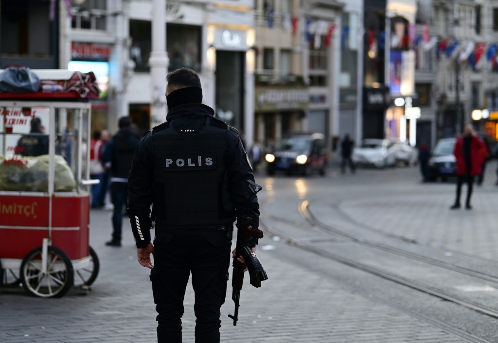 أكدت التحقيقات التي تجريها النيابة العامة في إسطنبول أن 9 أشخاص يشتبه بأنهم باعوا معلومات حصلوا عليها إلى الموساد بواسطة محققين خاصين (أ ف ب)
