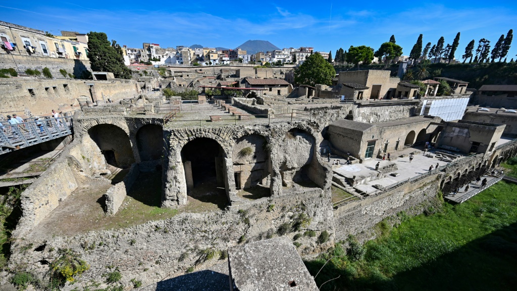 لقطة عامة لموقع هيركولانوم الأثري في إيطاليا في 23 تشرين الأول/أكتوبر 2019 (ا ف ب)