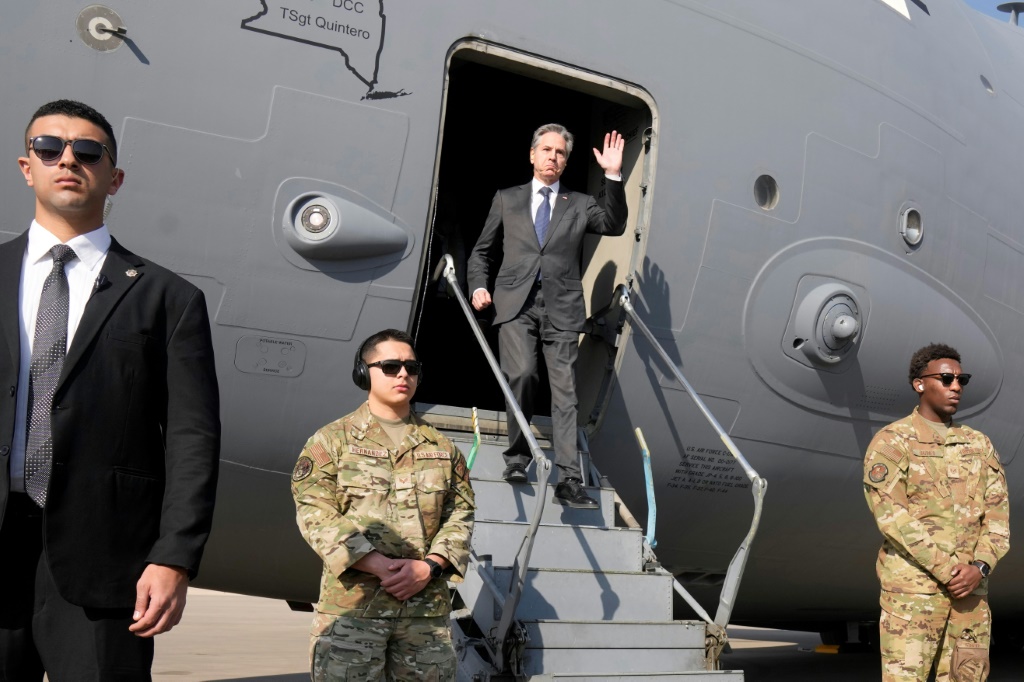وزير الخارجية الأمريكي أنتوني بلينكن يصل إلى القاهرة في إطار جولة أزمة في الشرق الأوسط سعيا إلى هدنة جديدة في الحرب بين إسرائيل وحماس (ا ف ب)
