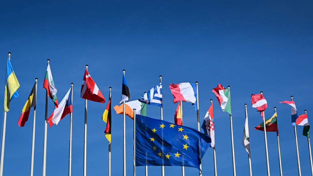 العلم الأوروبي في شرق فرنسا في 25 آذار/مارس 2024 (ا ف ب)