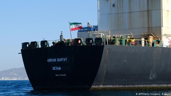 باتت البحرية الإيرانية تظهر كقوة عالمية تتحكّم في مضيق هرمز / أ.ف.ب