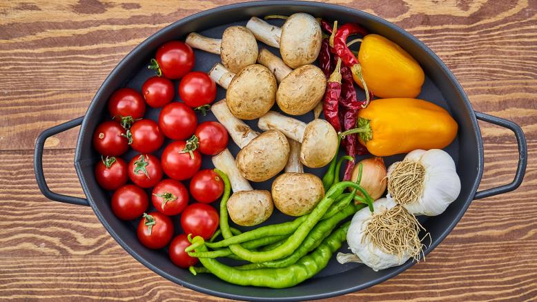 تناول وجبات منتظمة وتجنب تخطي أي وجبة (بيكسابي)
