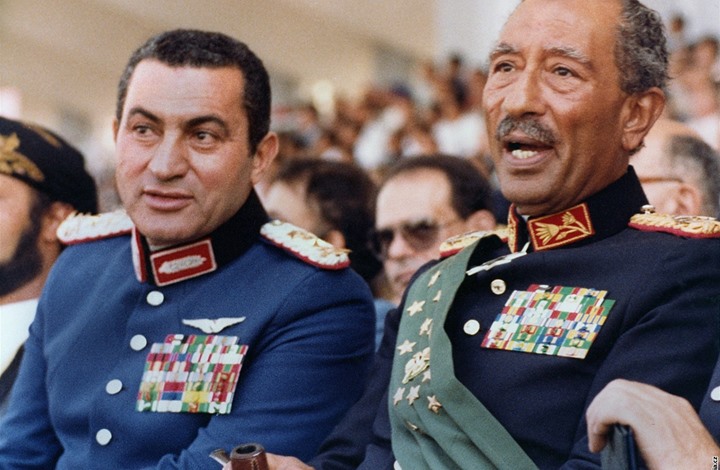 مبارك والشهيد السادات