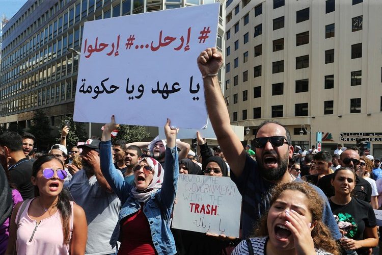 المظاهرات الشعبية أضرت بالاقتصاد الهش اصلا