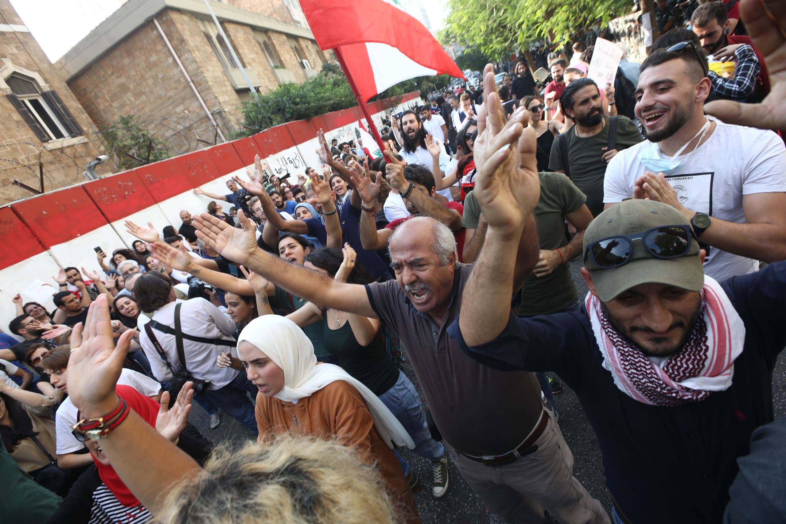 من تظاهرات لبنان (11 نوفمبر- فرانس برس)