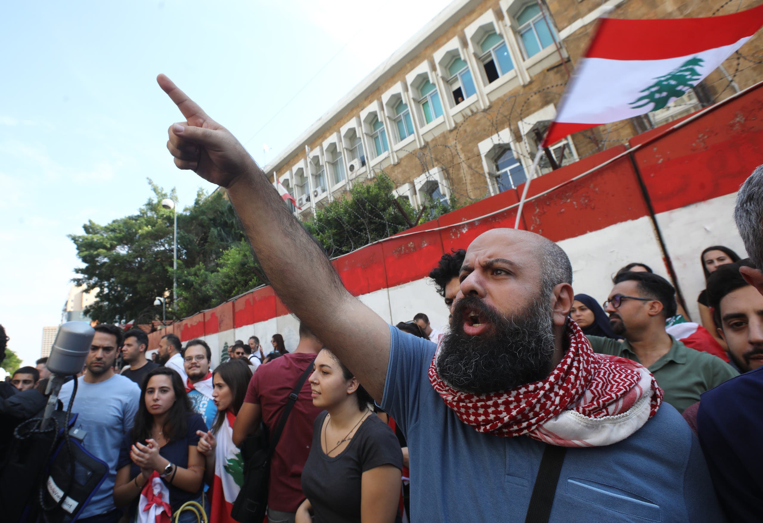 من تظاهرات لبنان (11 نوفمبر- فرانس برس)