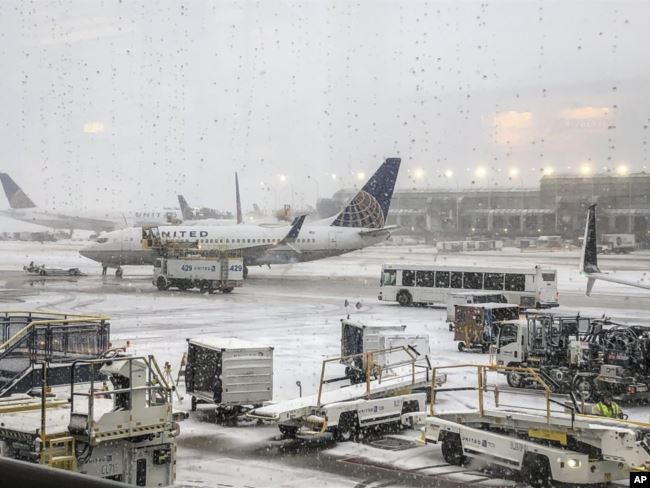 ألغيت أكثر من 1200 رحلة طيران من مطار أوهير في شيكاغو