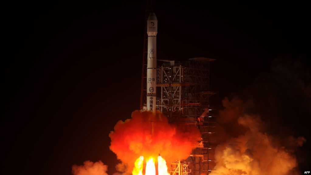 صاروخ صيني يحمل قمر اصطناعي انطلق من قاعدة في مقاطعة سيتشوان
