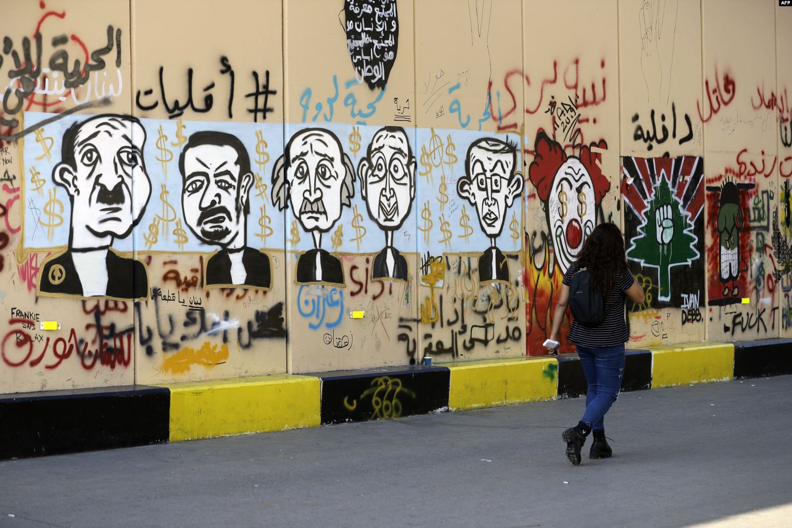 رسوم غرافيتي.. "ثورة" لبنان على الجدران