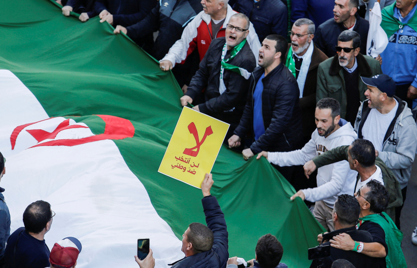 احتجاجات الجزائر لم تفقد زخمها رغم مرور 41 أسبوعا على انطلاقها/ رويترز