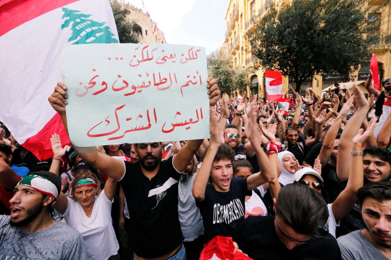 الشعب اللبناني قل كلمته : كلن يعني كلن !!