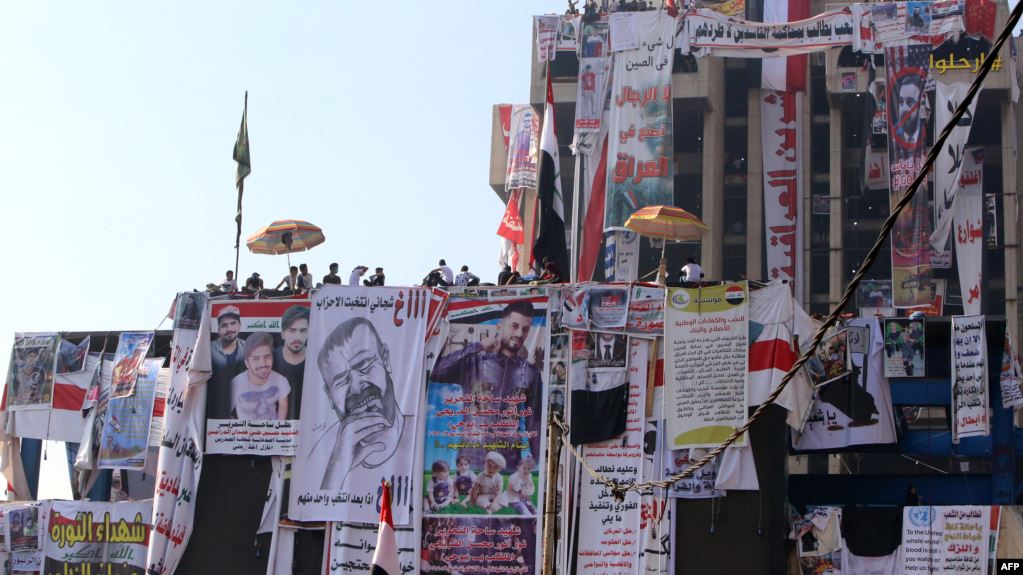 متظاهرون في ساحة التحرير في بغداد