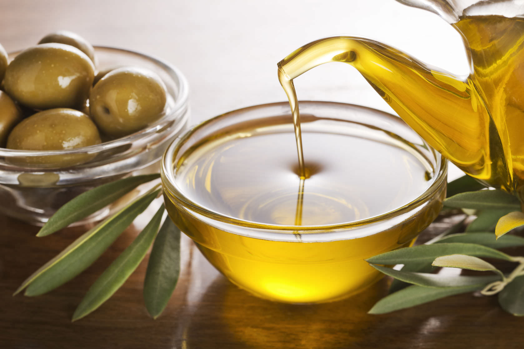 زيت الزيتون البكر يُخسر الوزن ويُخلّص من الكرش؛ لغناه بحمض الأوليك