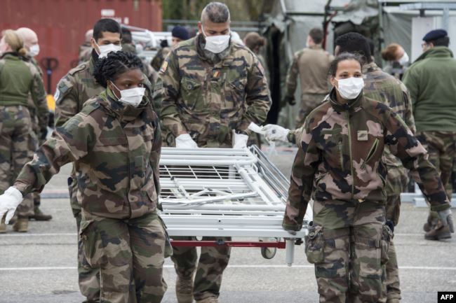 الجيش الفرنسي يبني مستشفى ميداني لمواجهة كورونا