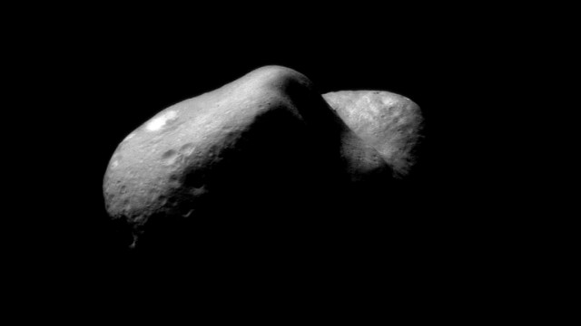 الكويكبات أجسام صخرية جافة تدور في مدارات شبيهة بمدارات الكواكب (ويكيبيديا)