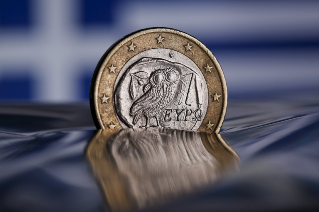 بومة أثينا على عملة من فئة 1 يورو 