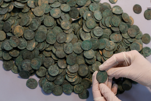 العملات المعدنية يمكن أن تقدم تفاصيل تاريخية تفتقر إليها المصادر الأدبية 