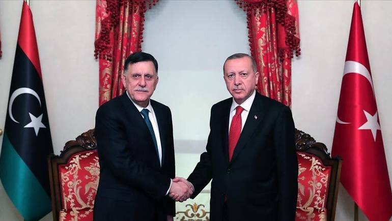 الرئيس التركي رجب طيب أردوعان مع فاير السراج رئيس المجلس الرئاسي لحكومة الوفاق