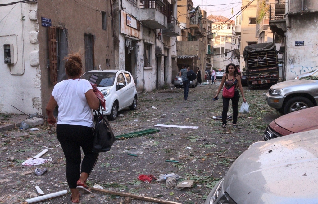 صدمة بين سكان بيروت من هول آثار التفجير