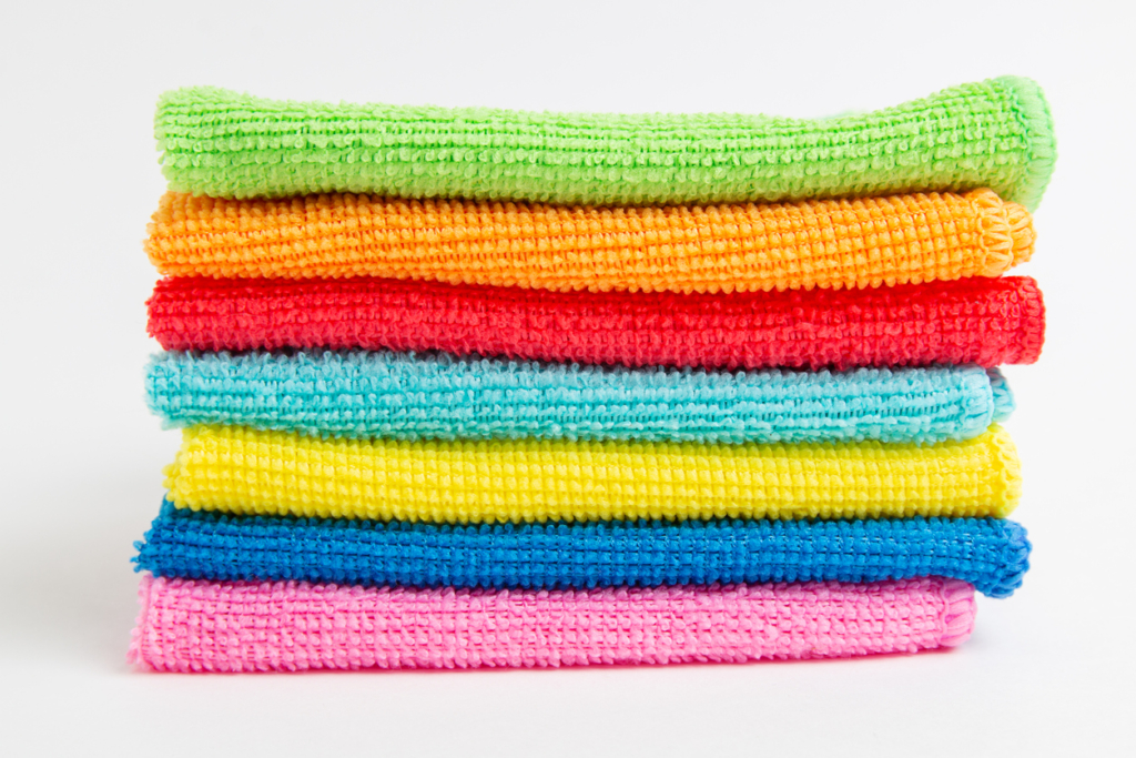 قطعة قماش من الألياف الدقيقة أو الميكروفيبر (Microfiber)