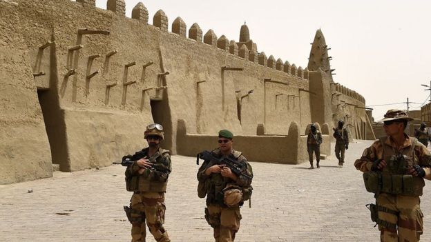 جنود فرنسيون في العاصمة المالية بامكو
