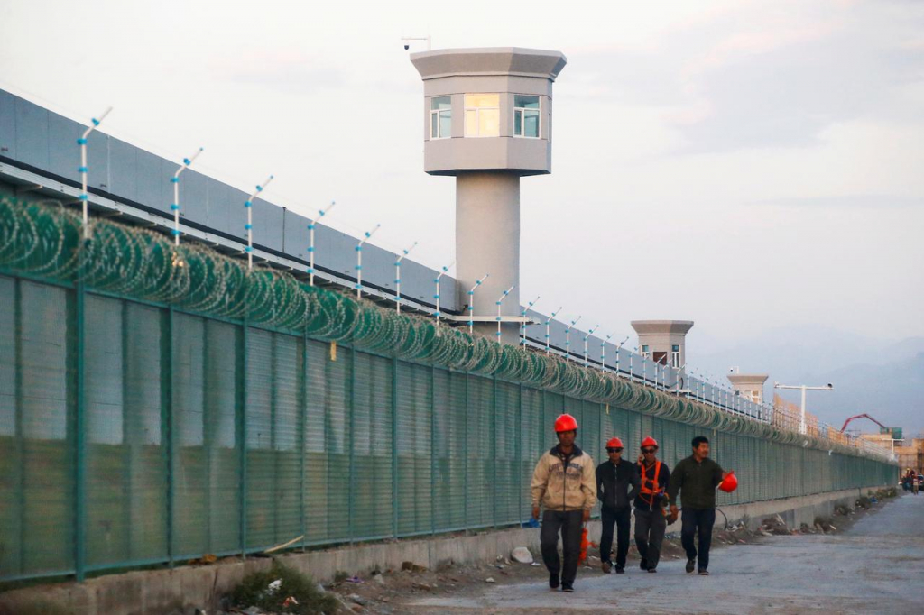 معسكرات اعتقال الإيغور تسميها الصين "إعادة تأهيل"