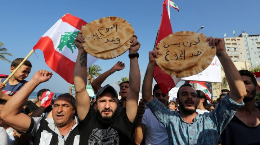  لبنان يواجه أزمة اقتصادية خانقة