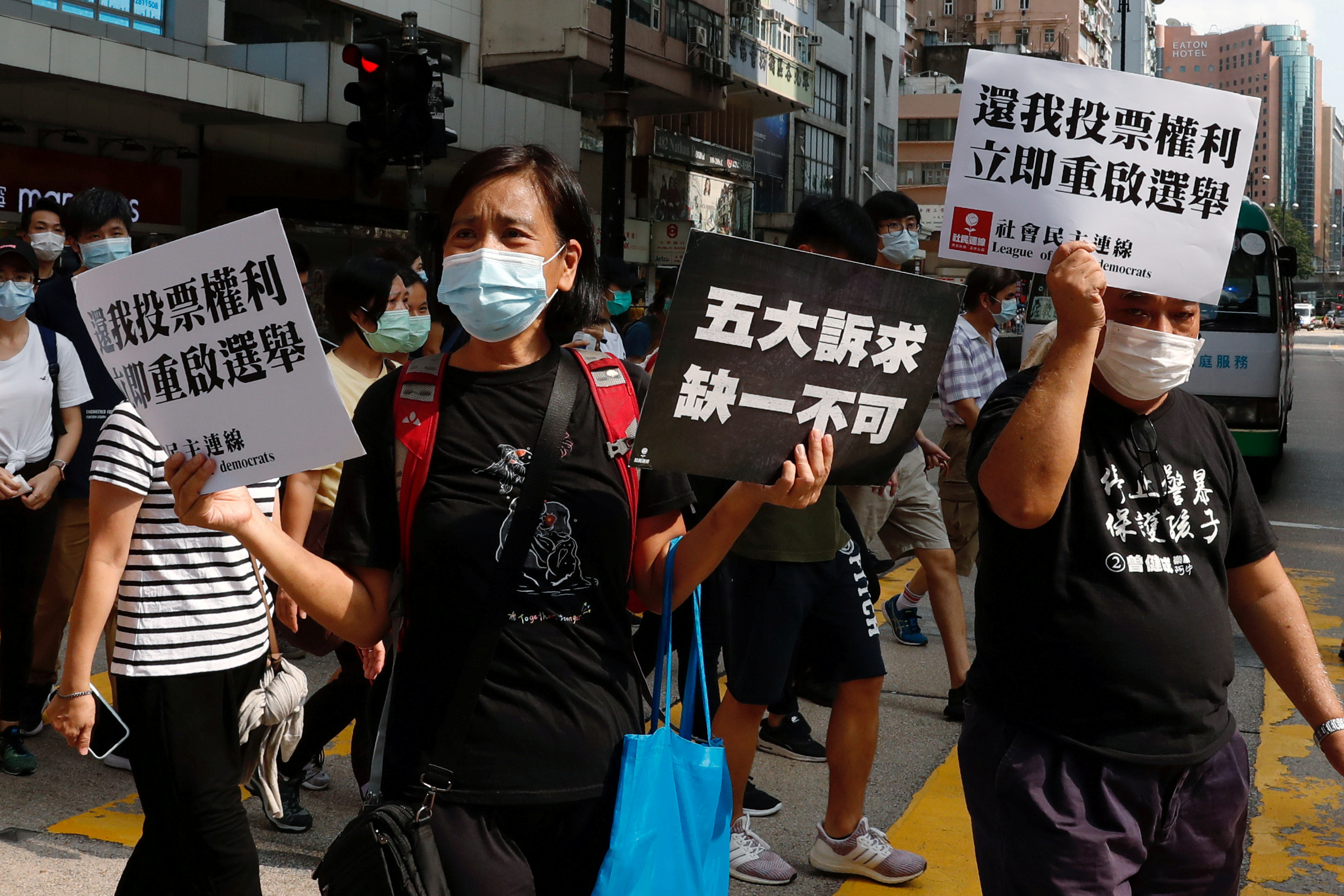 متظاهرون غاضبون من قانون الأمن القومي الذي أقرته بكين