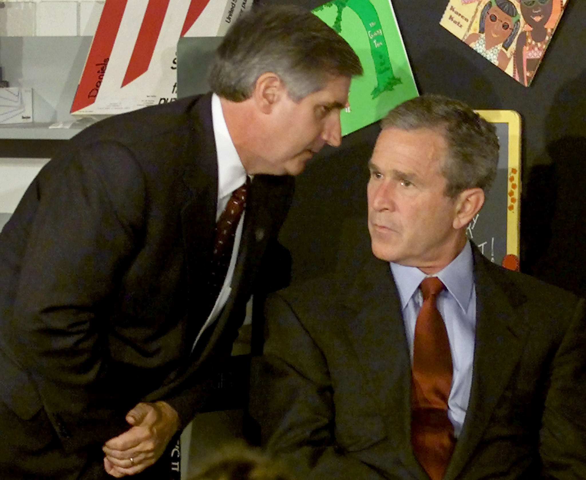 لحظة إبلاغ الرئيس الأميركي السابق جورج دبليو بوش بالهجمات