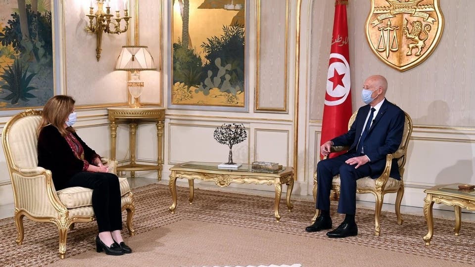 الرئيس التونسي قيس سعيد ورئيسة بعثة الأمم المتحدة بالإنابة للدعم في ليبيا ستيفاني ويليامز