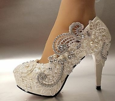 حذاء زفاف بنقشة الدانتيل