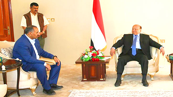 الرئيس هادي والزبيدي في اللقاء الذي جمع بينهما الجمعة الماضية