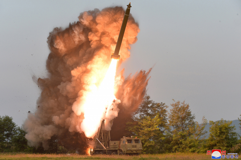 تجربة صاروخية في كوريا الشمالية/ رويترز