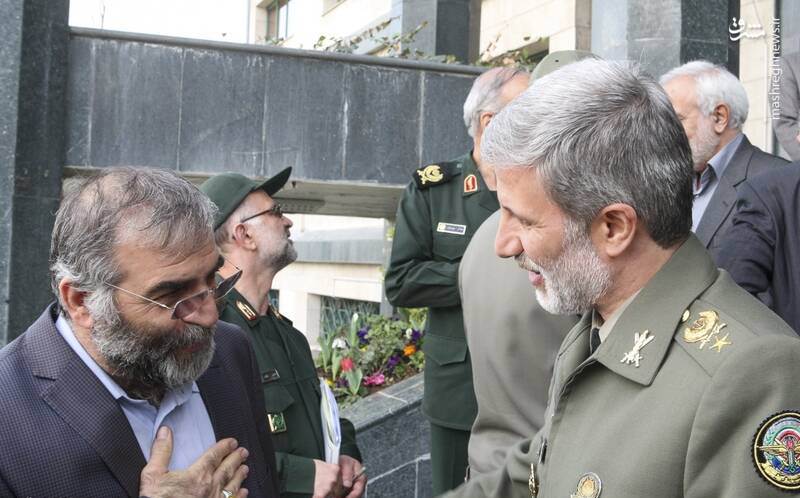    فخري زادة مع وزير الدفاع الإيراني أمير حاتمي