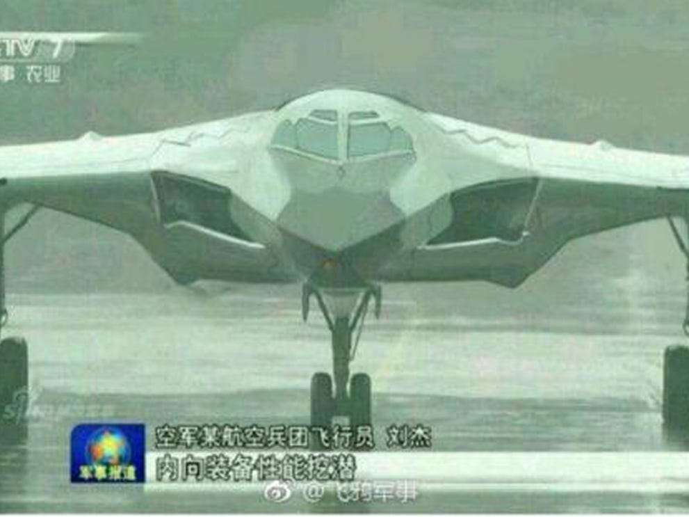 صورة نموذجية محتملة للقاذفة الصينية المستقبلية إتش-20 (صورة ملتقطة من شاشة التلفزيون الصيني)