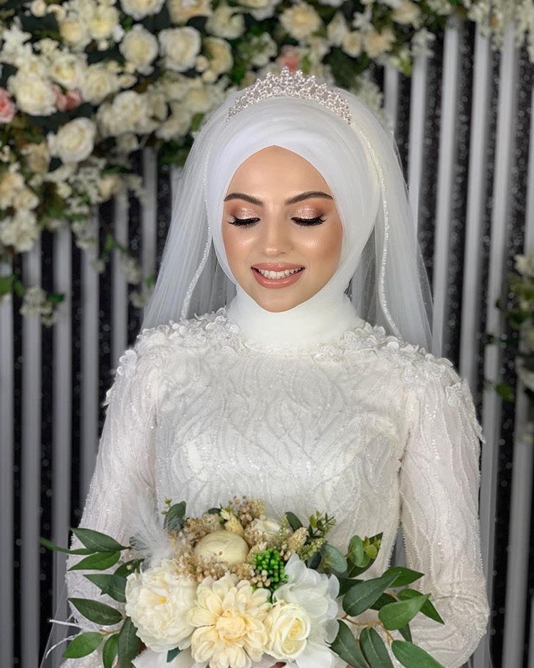 لفة الحجاب  مع التاج وطرحة الزفاف