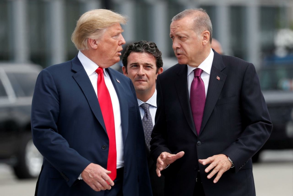 الرئيس التركي رجب طيب أردوغان مع الرئيس الأمريكي المنتهية ولايته دونالد ترامب/رويترز
