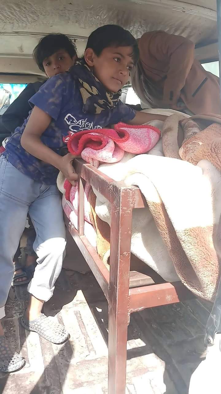 جثة الأم وبجانبها أطفالها