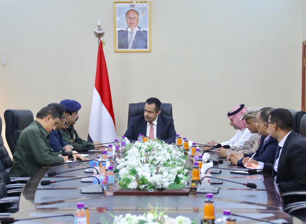 رئيس الوزراء اليمني : اقتحام مباني الوزارات محاولة بائسة لإفشال ما تحقق من نجاحات في اتفاق الرياض