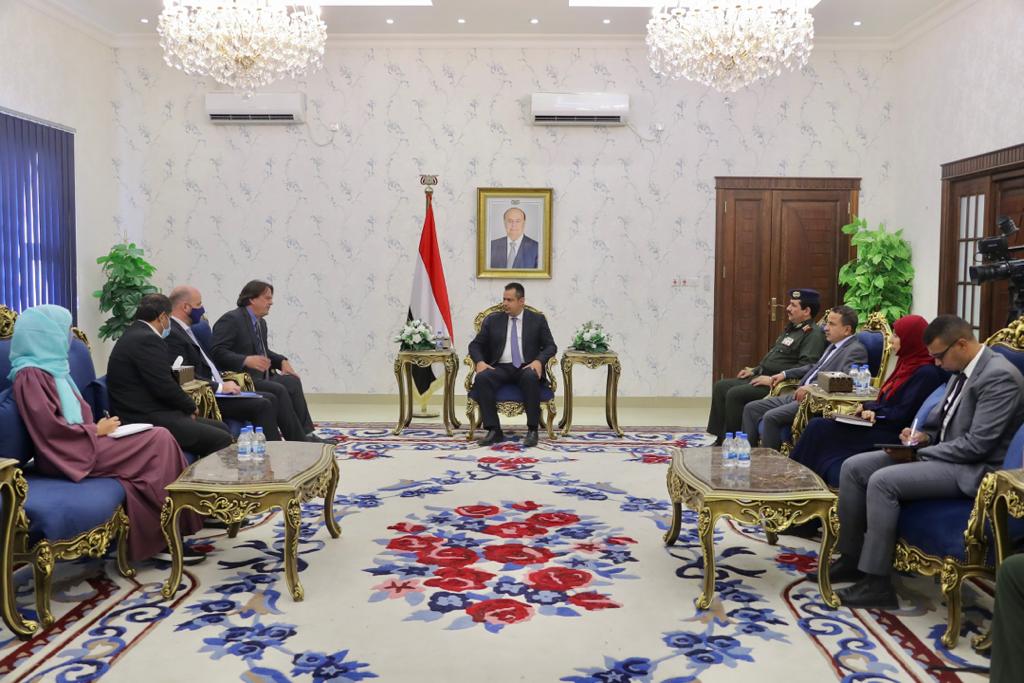 رئيس الوزراء يستقبل منسق الشؤون الإنسانية الجديد للأمم المتحدة في اليمن